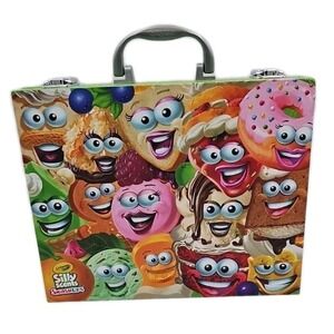 Crayola Silly Scents Sweet 30 Piece Art Case Scented Markers Crayons Carry Case